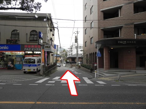 参道から先の道路の案内写真